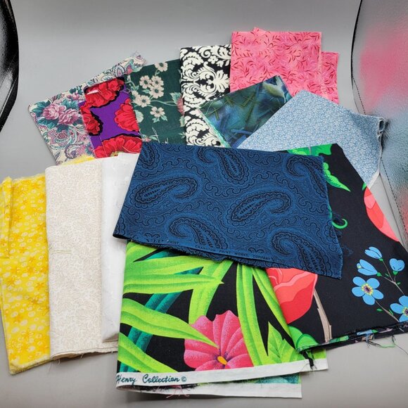 Floral Fabric Scraps Various Prints Crafting Quilting Fabric Bundle 2.3 lbs - Picture 3 of 4